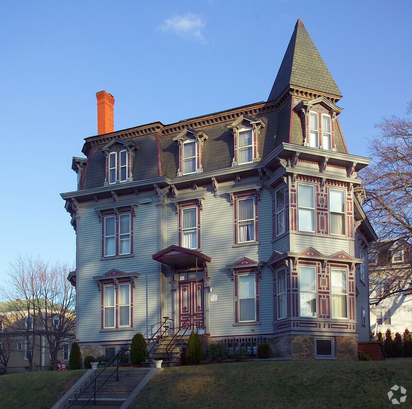 Building Photo - 685 Rock St