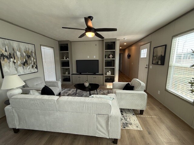 Foto del edificio - 15953 S Flores Rd