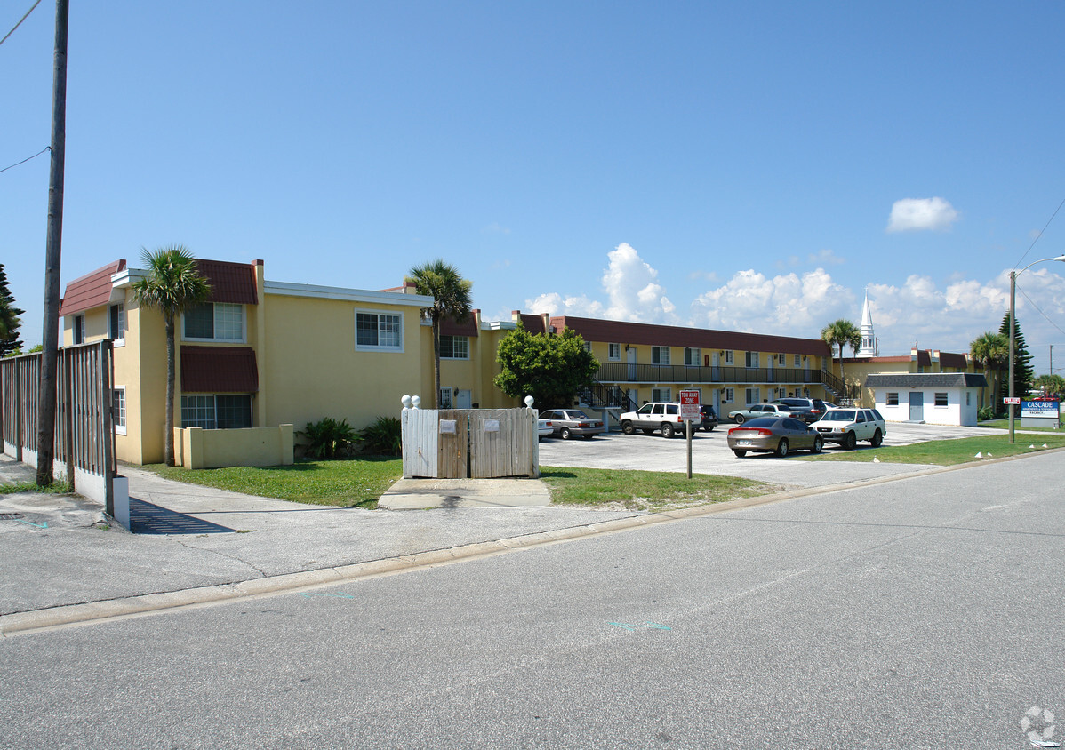 Primary Photo - Cascade Apartments & Townhomes