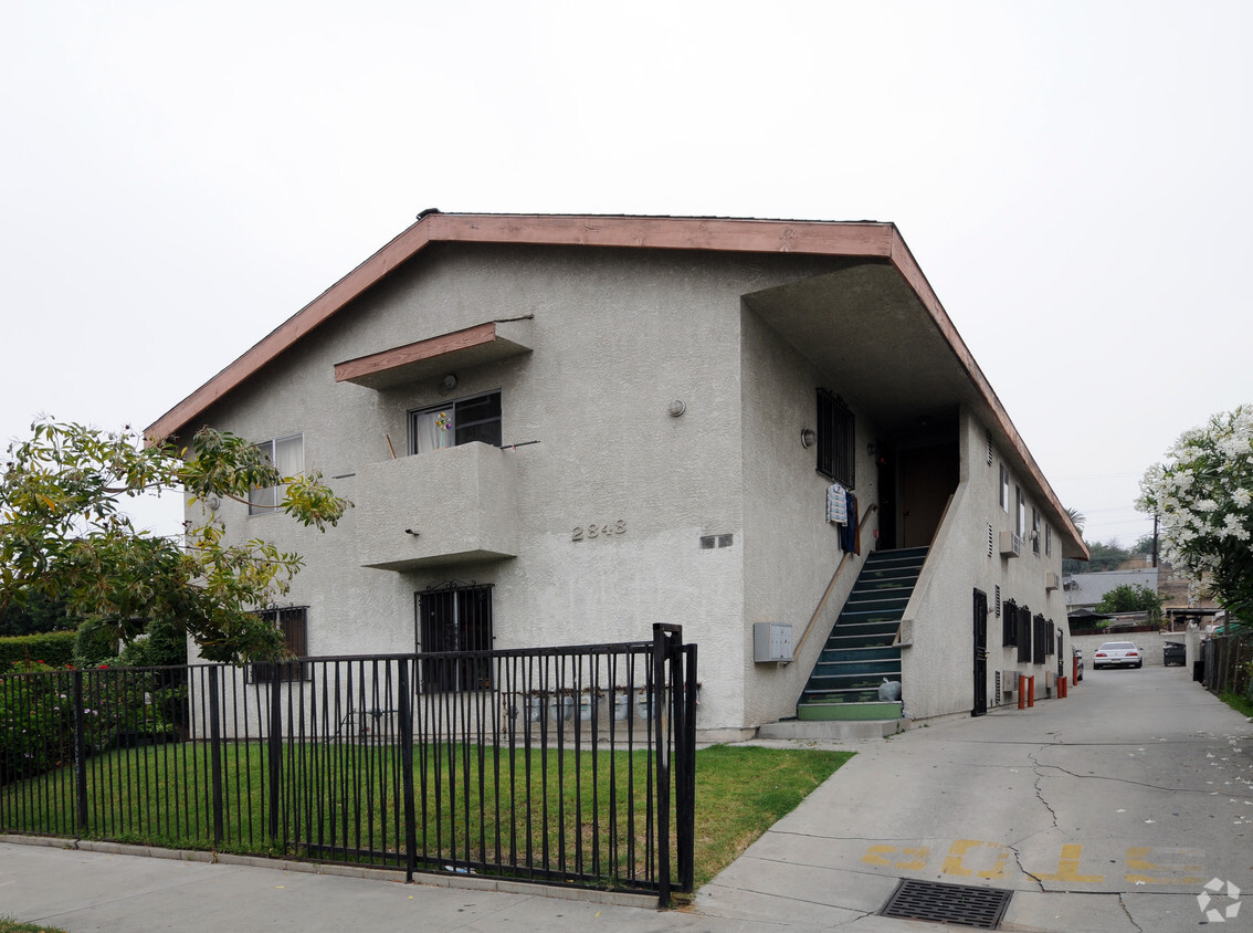 Primary Photo - 2848 Sichel St