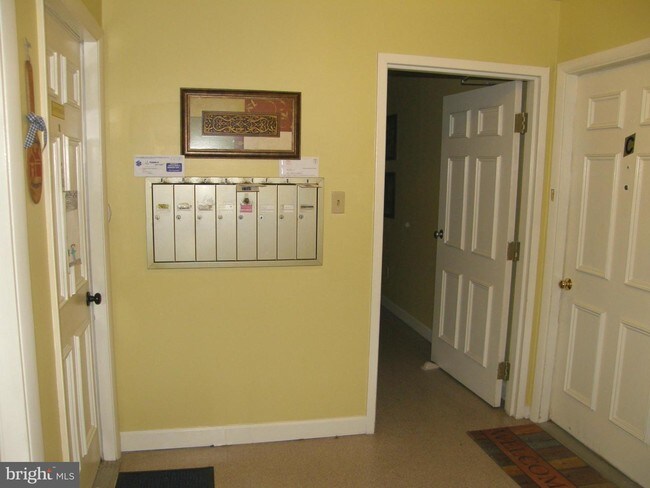 Building Photo - 235 S Ridge Ave