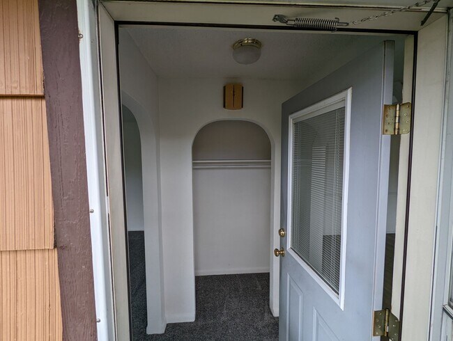 Foto del edificio - Beautiful Four Bedroom House with Dogs Considered *Move-in Bonus: First Month's Prorated Rent Free*