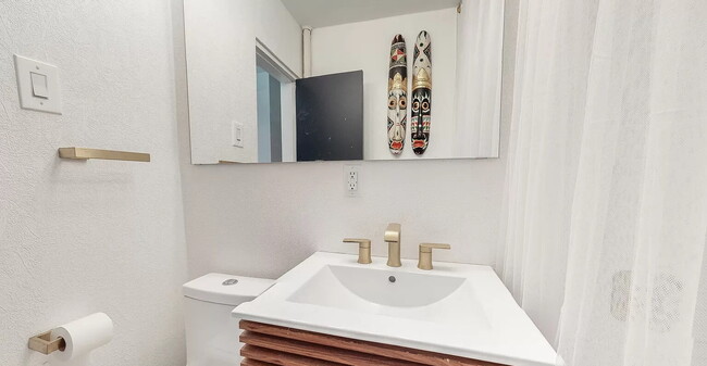 Photo - Beautiful One bedroom flooded with light Apartment