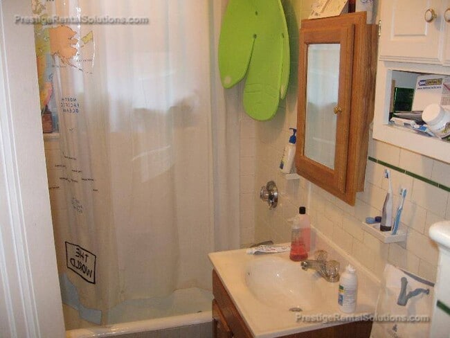 Building Photo - 30 Russell St