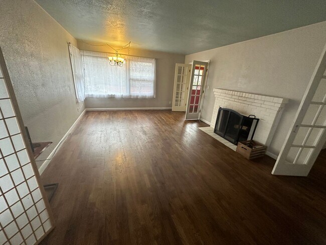 Foto del edificio - MIDTOWN 3 Bdrm House, All Appliances incl ...