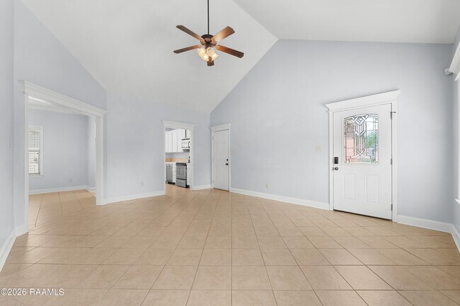 Foto del edificio - 128 Bottle Brush Ln