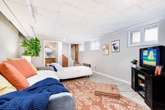 Foto del edificio - 5336 Northrup Ave