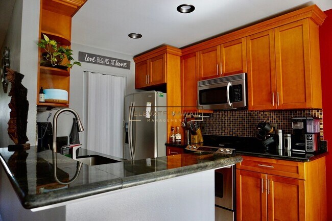Foto del edificio - CHARMING & MODERN 2 BED 2 BATH 2 PARKING TOWNHOME IN WAIKELE!