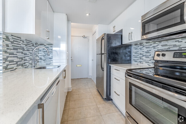 Interior Photo - 225 Davisville Avenue