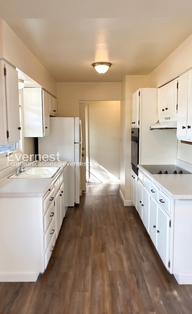 Building Photo - 928 Timber Ln