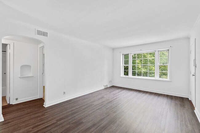 Foto del edificio - 8130 W North Ave
