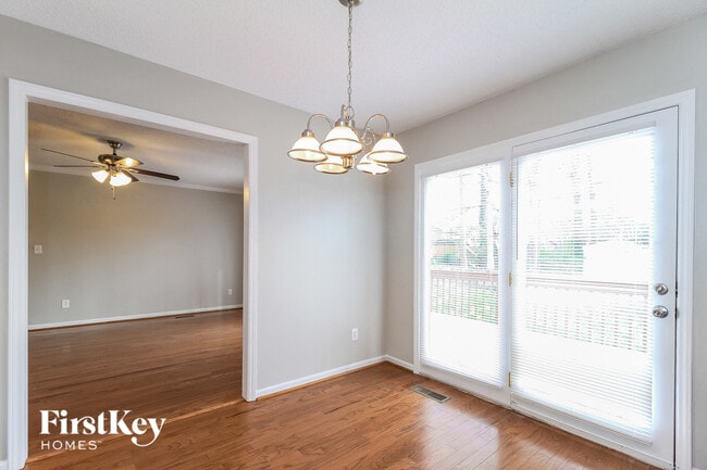 Foto del edificio - 3110 Glenshire Dr