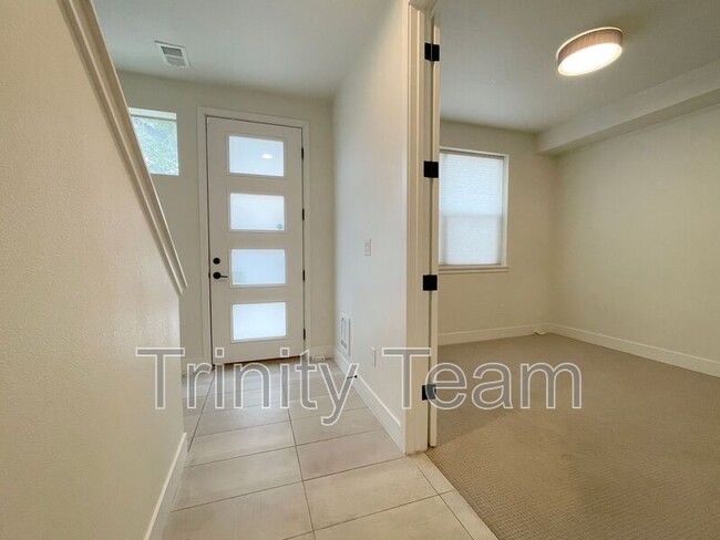 Building Photo - 4100 E Iliff Ave