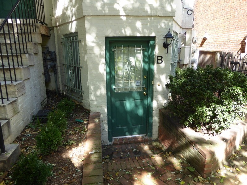 Primary Photo - 1425 Q St NW