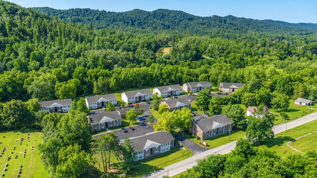 Building Photo - Creekview Luxury Apartments