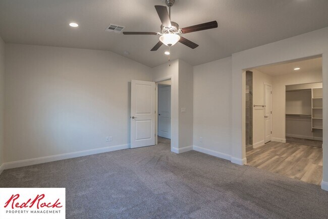 Foto del edificio - MOVE IN SPECIAL!!! $200 off first full mon...