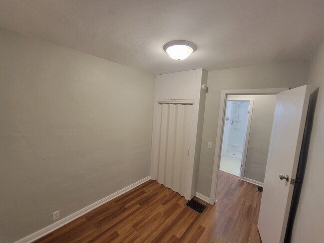 Building Photo - 3037 E Elm St
