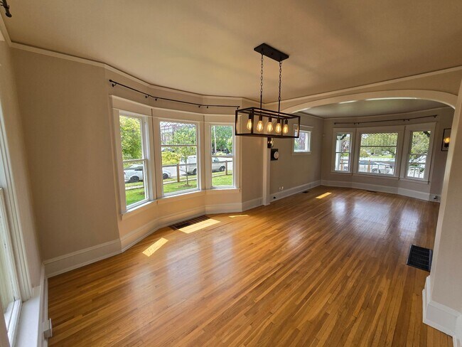 Building Photo - 3Bd/2Ba Everett Home