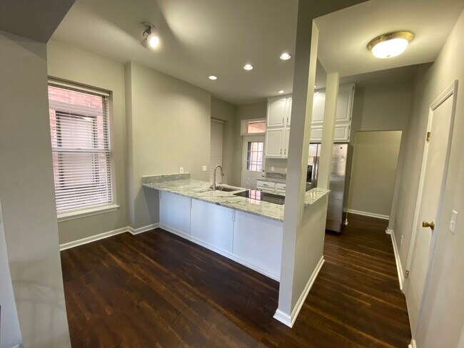Building Photo - 613 Dennison Ave