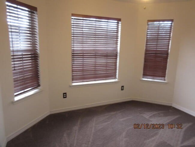 Building Photo - 3 Bedroom on Corner Lot in Navarre!