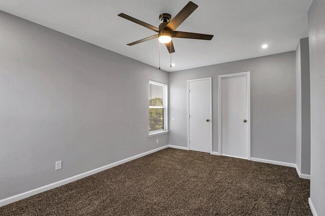 Building Photo - 401 S Cannady Dr