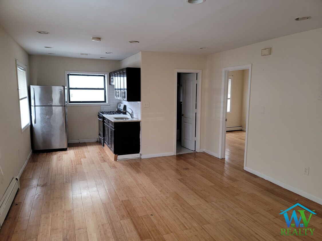 Primary Photo - 2265 Bassford Ave