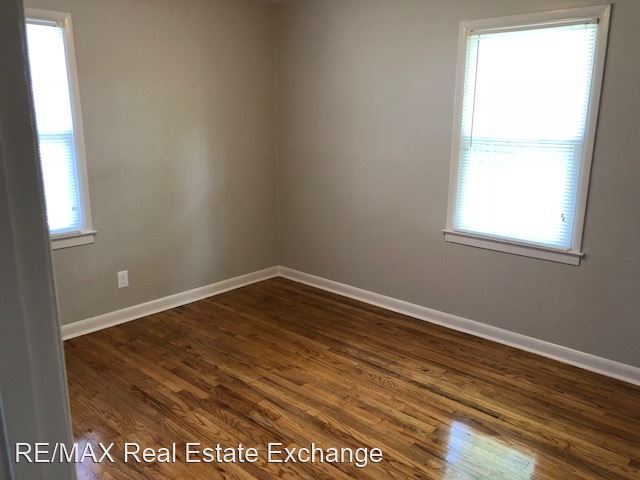 Building Photo - 3 br, 1 bath House - 1110 E. 11th