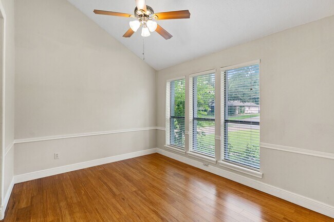 Foto del edificio - 815 Millpond Dr