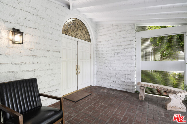 Building Photo - 180 N Las Palmas Ave