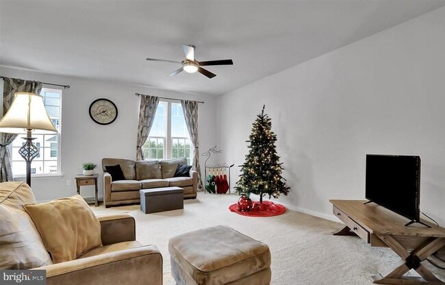 Building Photo - 114 Chamomile Ct