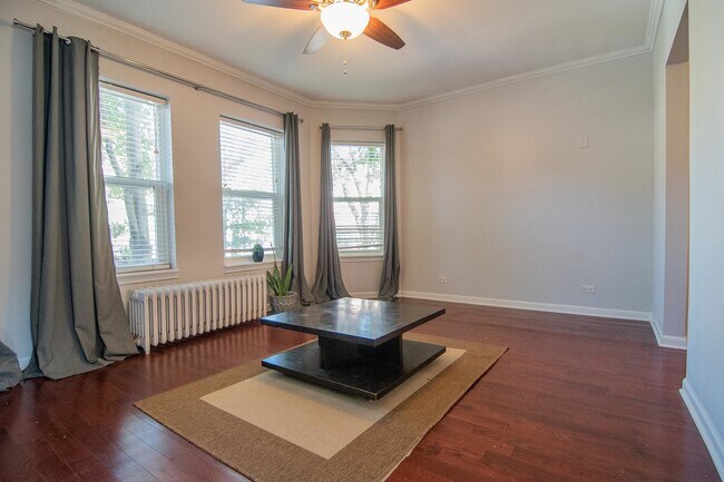 Foto del edificio - 1419 W Catalpa Ave