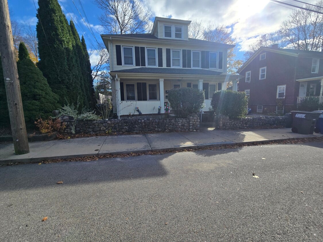 Primary Photo - 19 Downer St