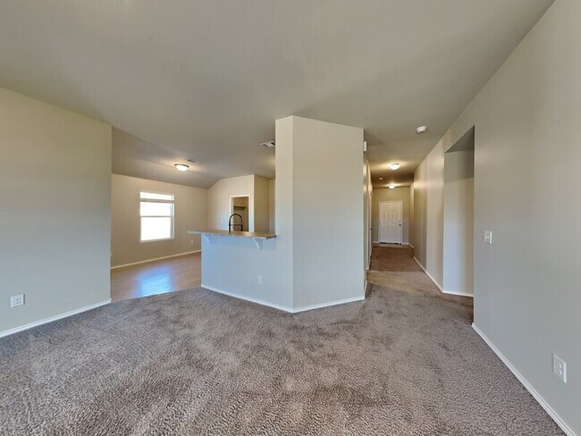Building Photo - 333 Foxtrot Ter
