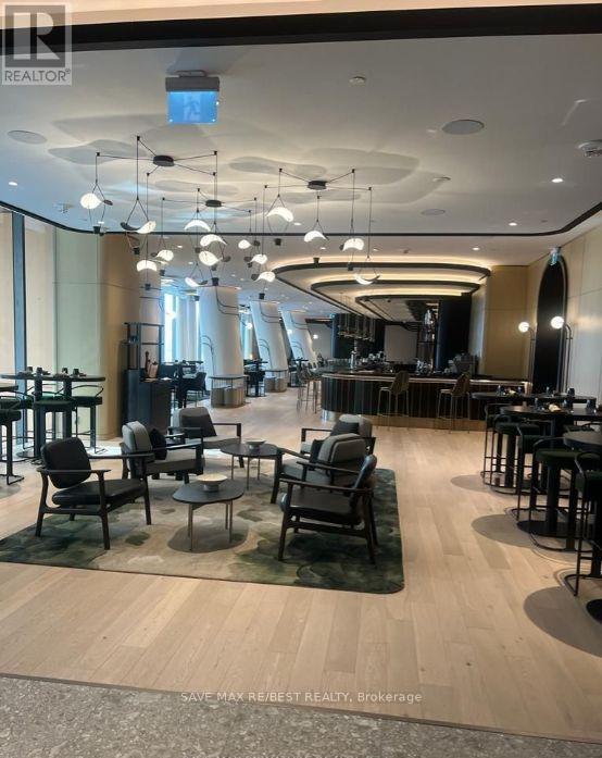 Photo du bâtiment - 395 Bloor St E