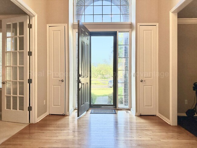 Building Photo - Spacious 4-Bed Colonial in Troy’s Stone Ha...