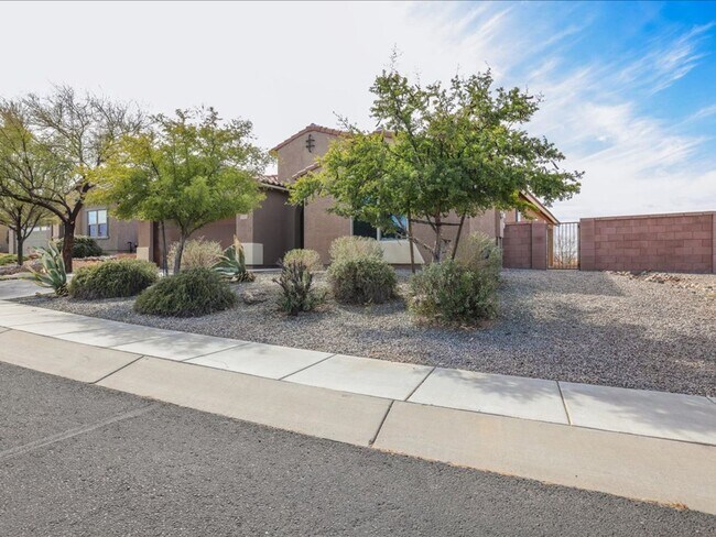 Building Photo - Madera Highlands 3 Bed 2 Bath Single Famil...