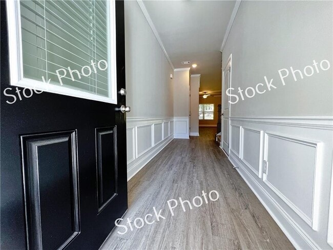 Building Photo - 5686 Rockfern Dr