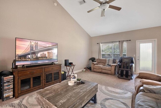 Foto del edificio - 607 Rowan Cir