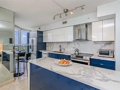 Building Photo - 4775 Collins Ave