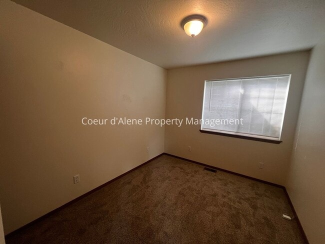 Building Photo - 3290 N 11th St