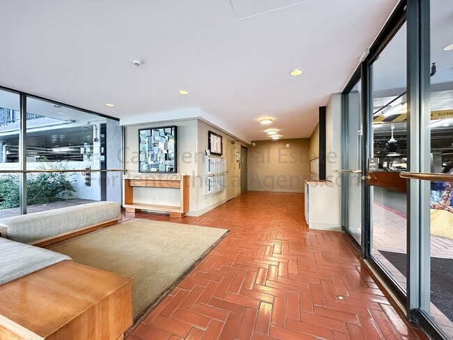 Photo - 3 Admiral Dr (Emeryville, CA) Townhome