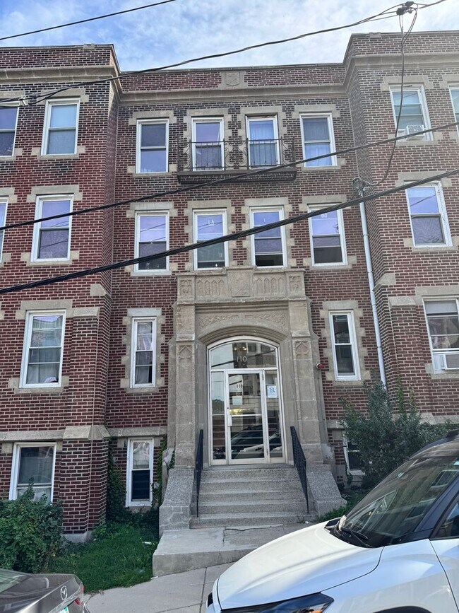 Foto del edificio - 1BR/1Bth unit. Great location, Laundry in building!