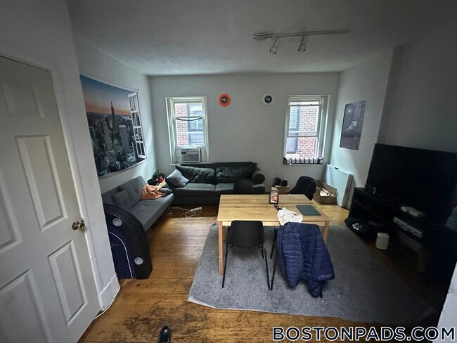 Building Photo - 17 Aberdeen St