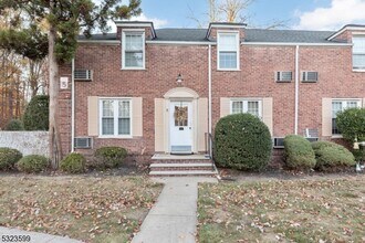 Building Photo - 12B Parkway Village