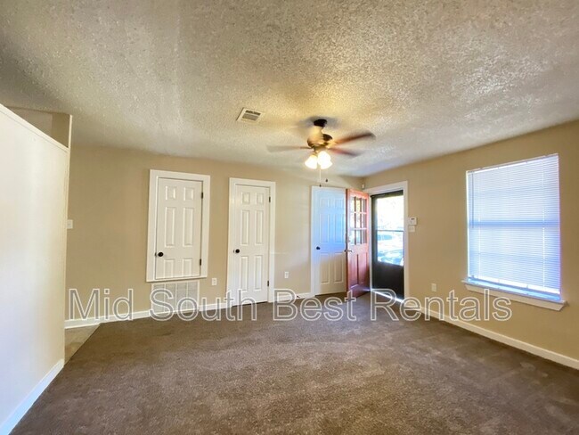 Building Photo - 13 Hiland Pl