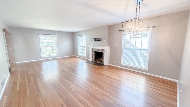 Foto del edificio - For rent! This charming 4-bedroom, 3-bathr...