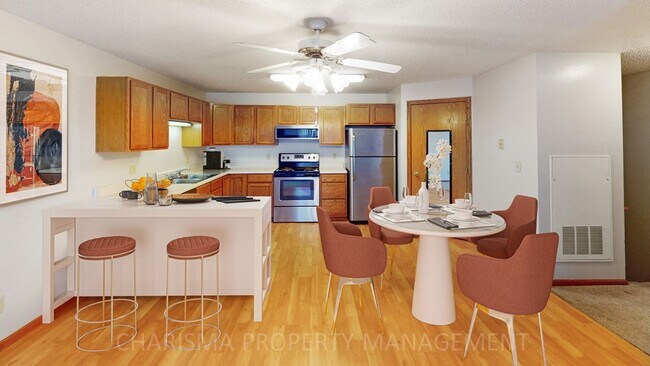 Foto del edificio - 3 BEDROOM, 2 BATH WALK IN TOWNHOME, ATTACH...