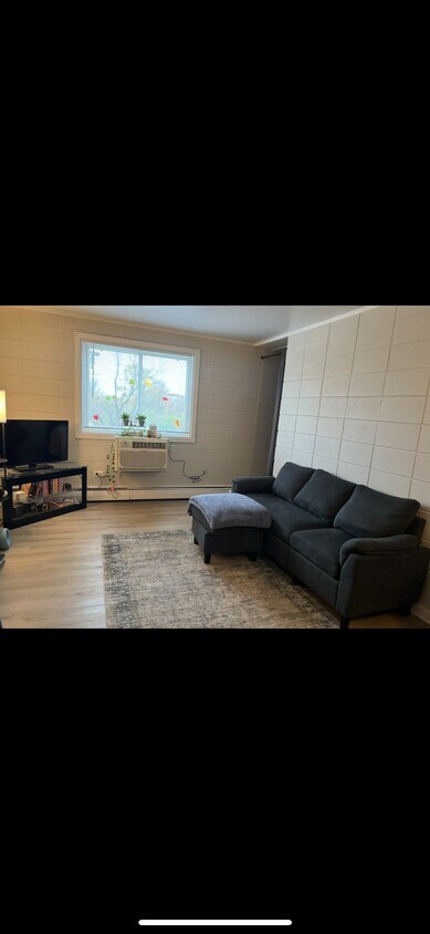 Foto principal - 1351 N Western Ave