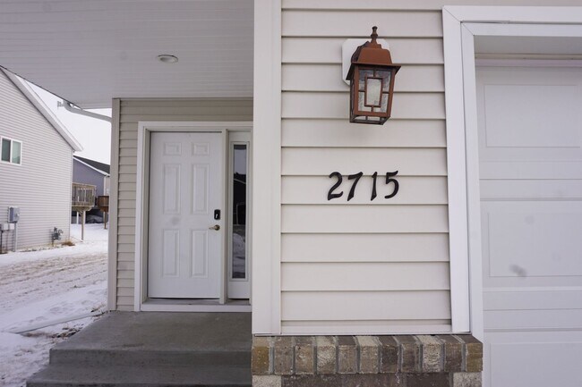 Building Photo - 3 Bed 3 Bath