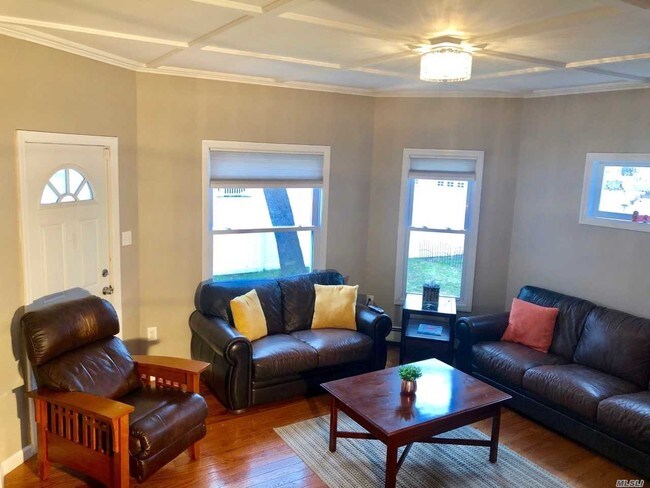 Building Photo - 207 Lena Ave